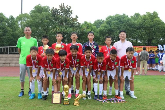 法国队官方媒体恭喜姆巴佩入选FIFPRO年度最佳