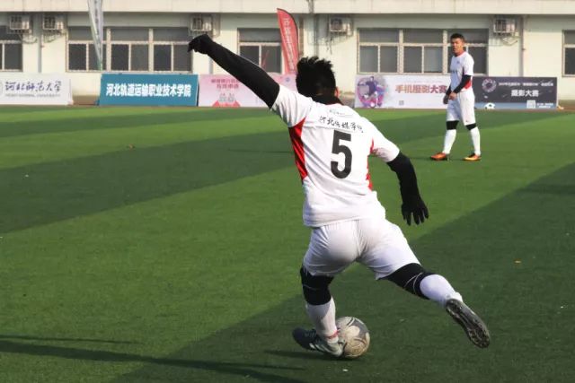 齐麟30分新疆力克青岛 萨林杰29+10深圳负广州
